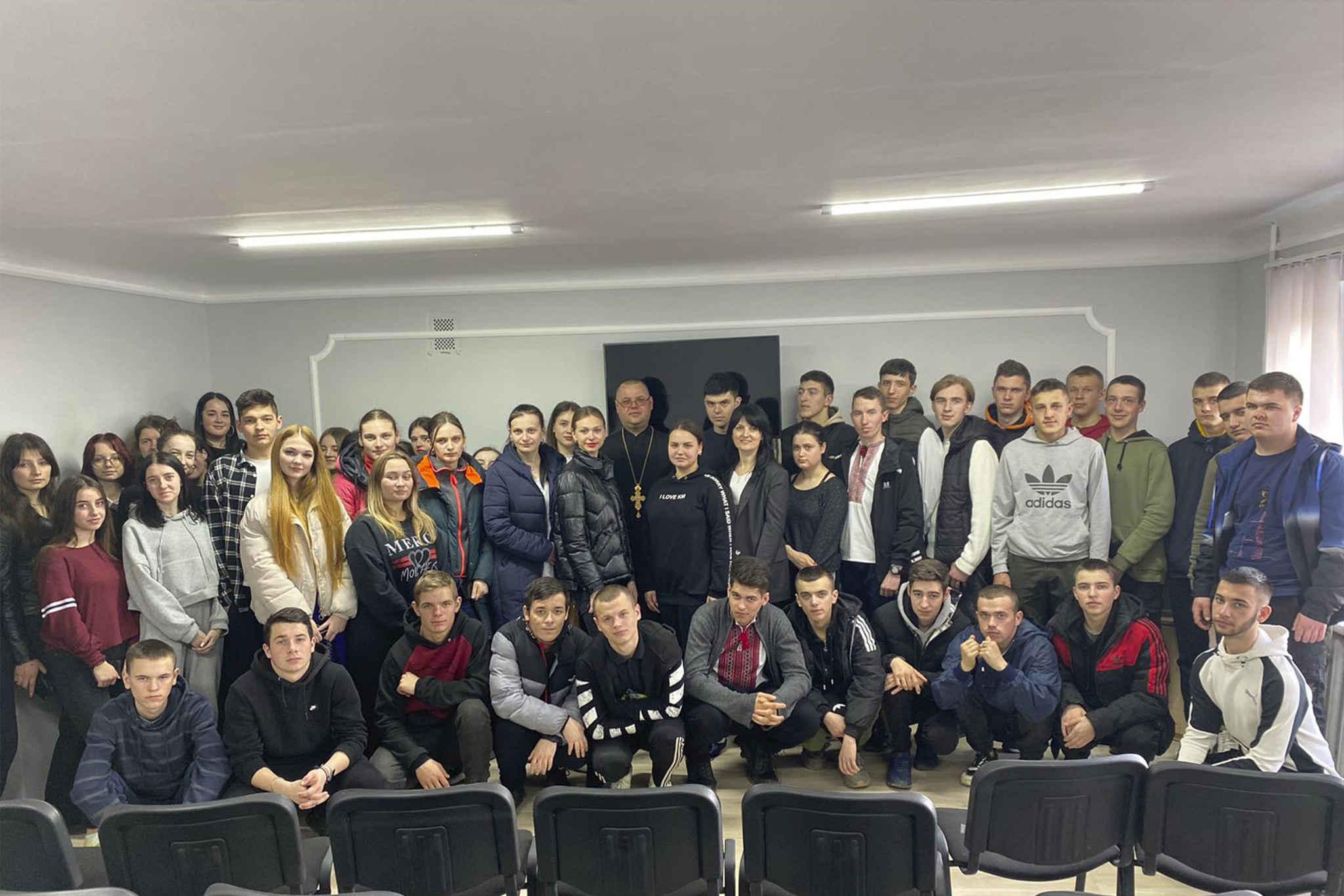 22 березня у гуртожитку №2  відбулася зустріч молоді із  священиком отцем Василем Бояновським