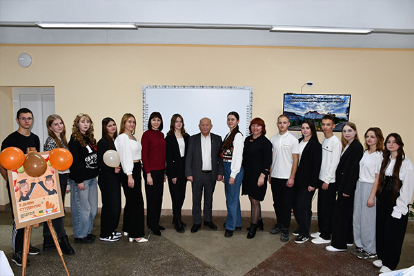 Святкове чаювання директора коледжу та студентсько-учнівського активу з нагоди Дня студента.