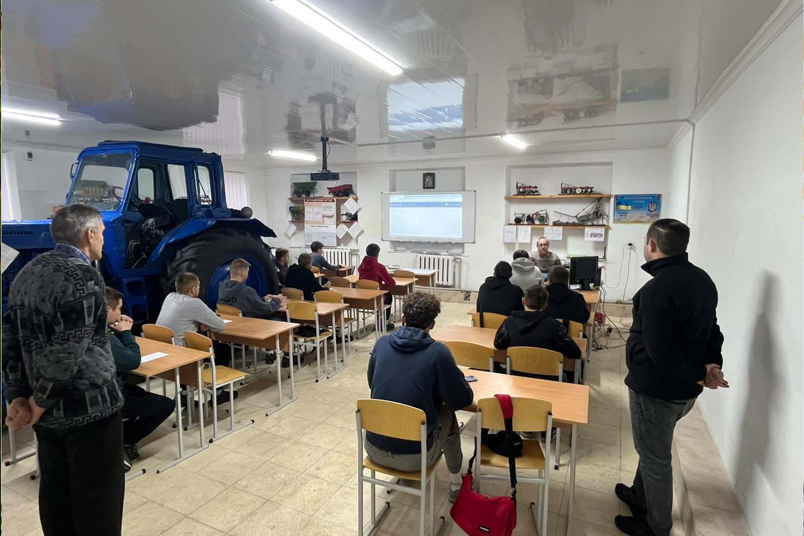 День другий. Вікторина «Як я знаю будову автомобіля і трактора»