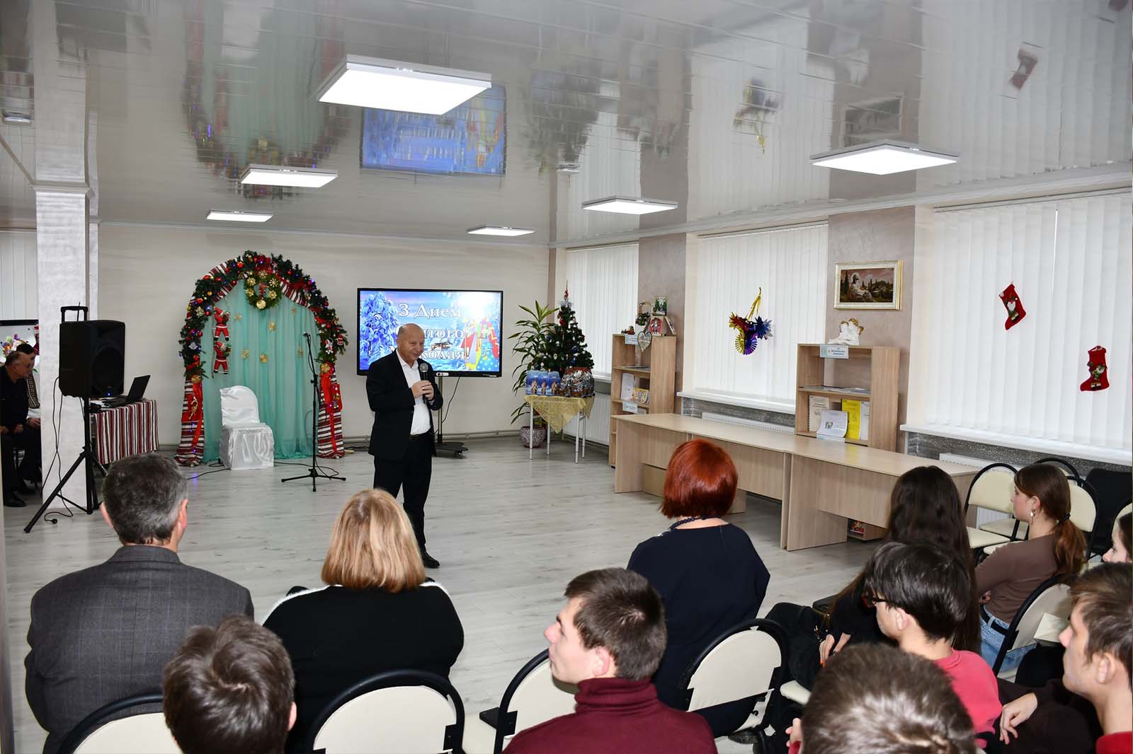 День святого Миколая у коледжі