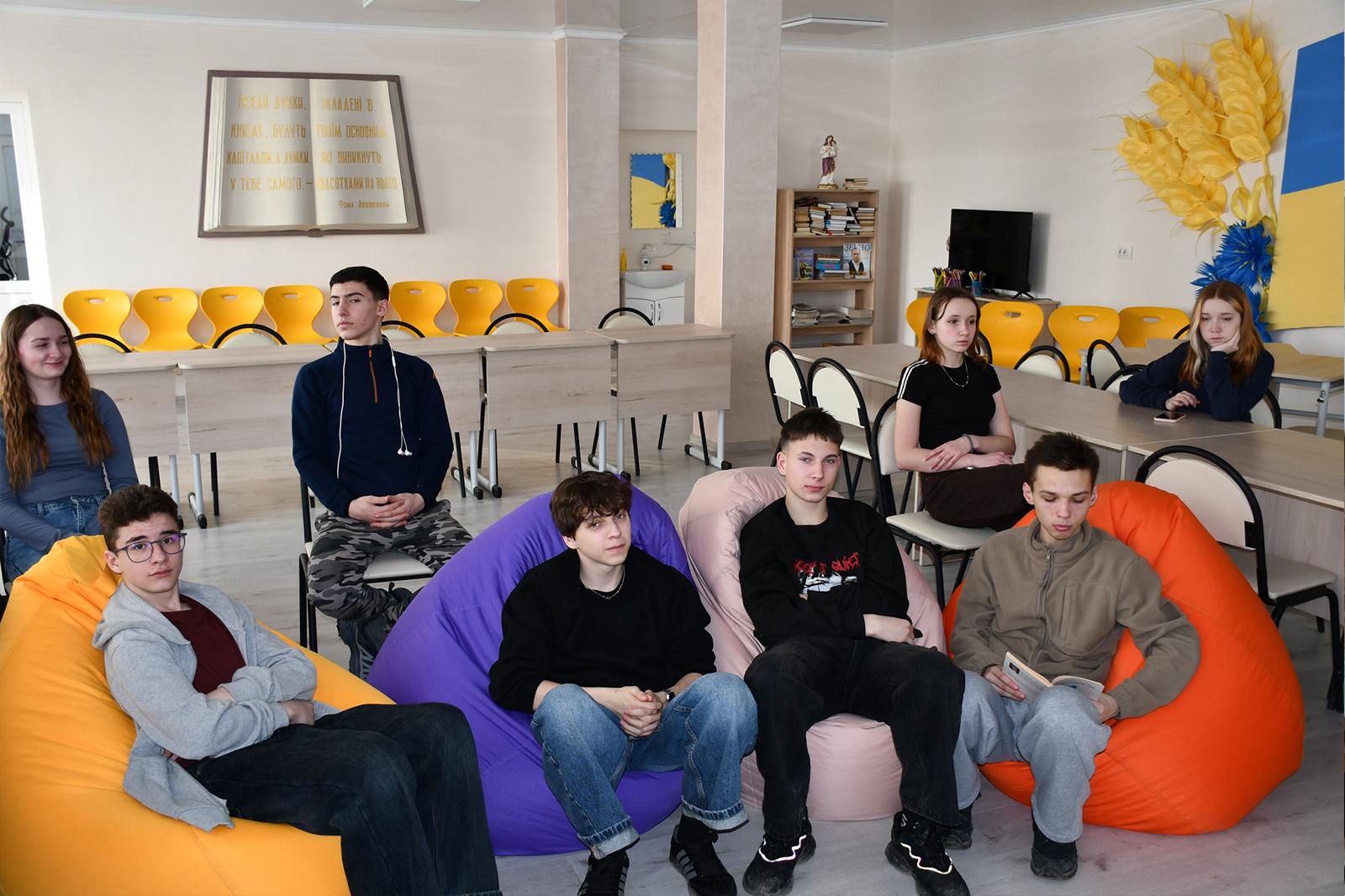 Засідання гуртка «Читання на пуфах»