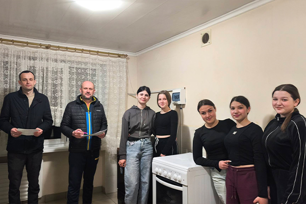 Профілактичну бесіду з мешканцями гуртожитків щодо дотримання правил пожежної безпеки.