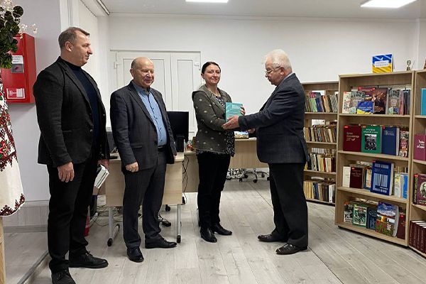 Цінний подарунок для медіатеки коледжу