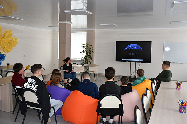 Гурток «Читання на пуфах»