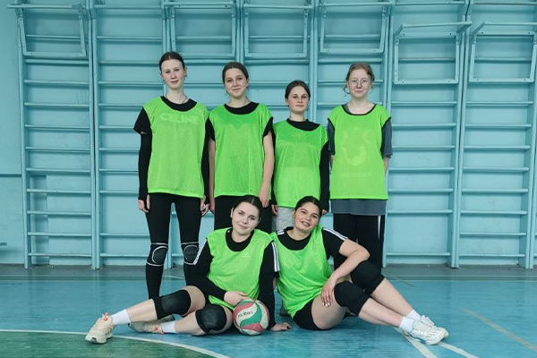 Зустріч з волейболу серед дівчат коледжу та команди Рогатинського ліцею «Гімназія імені Володимира Великого».