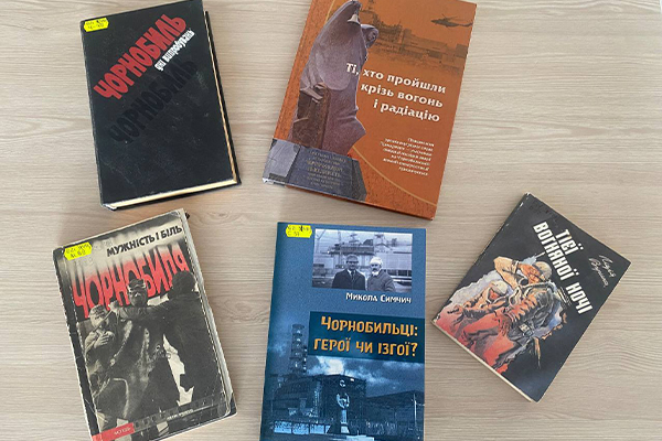 «Читання на пуфах»