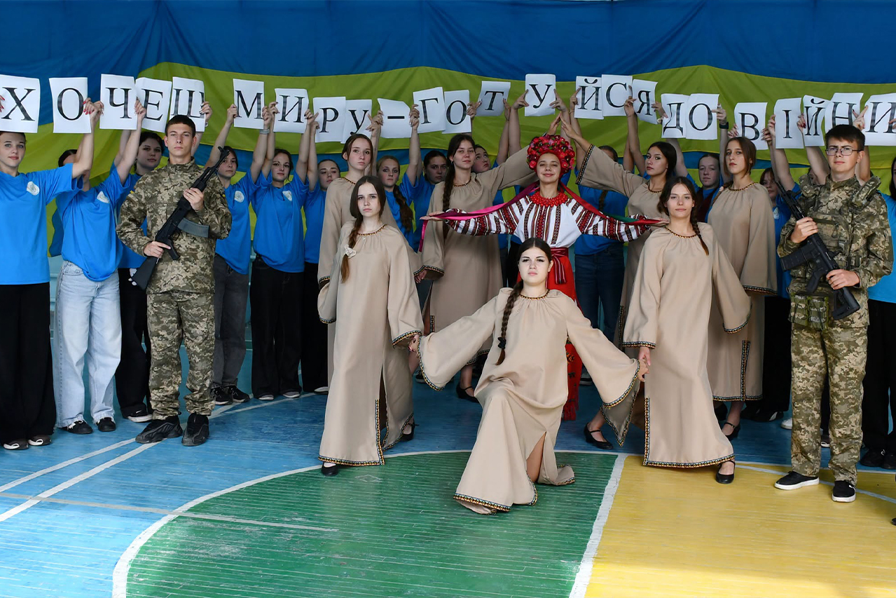 ХОЧЕШ МИРУ — ГОТУЙСЯ ДО ВІЙНИ!